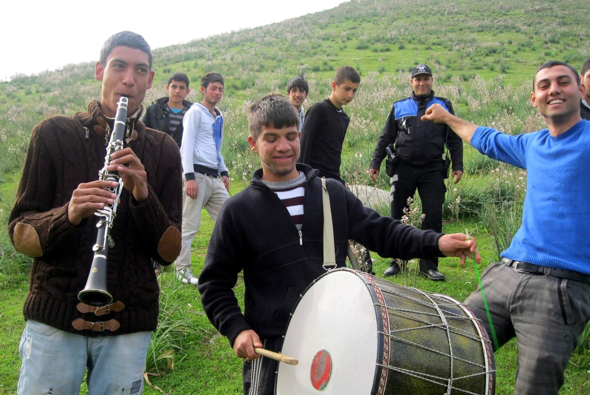 Polisten Davullu Zurnalı Fidan Dikimi