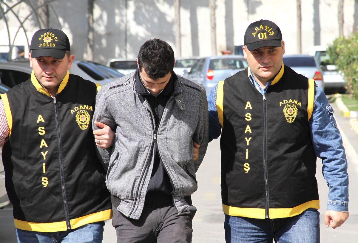 Saçını Boyadığı Kadının Parasını Çaldı