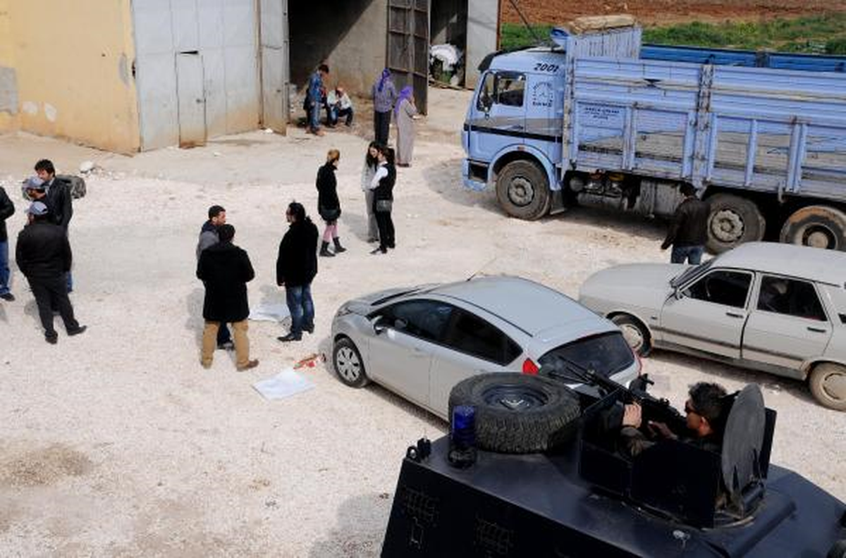 Şanlıurfa\'da 250 Asker ve Polisle Sınır Köylerinde Arama Yapıldı