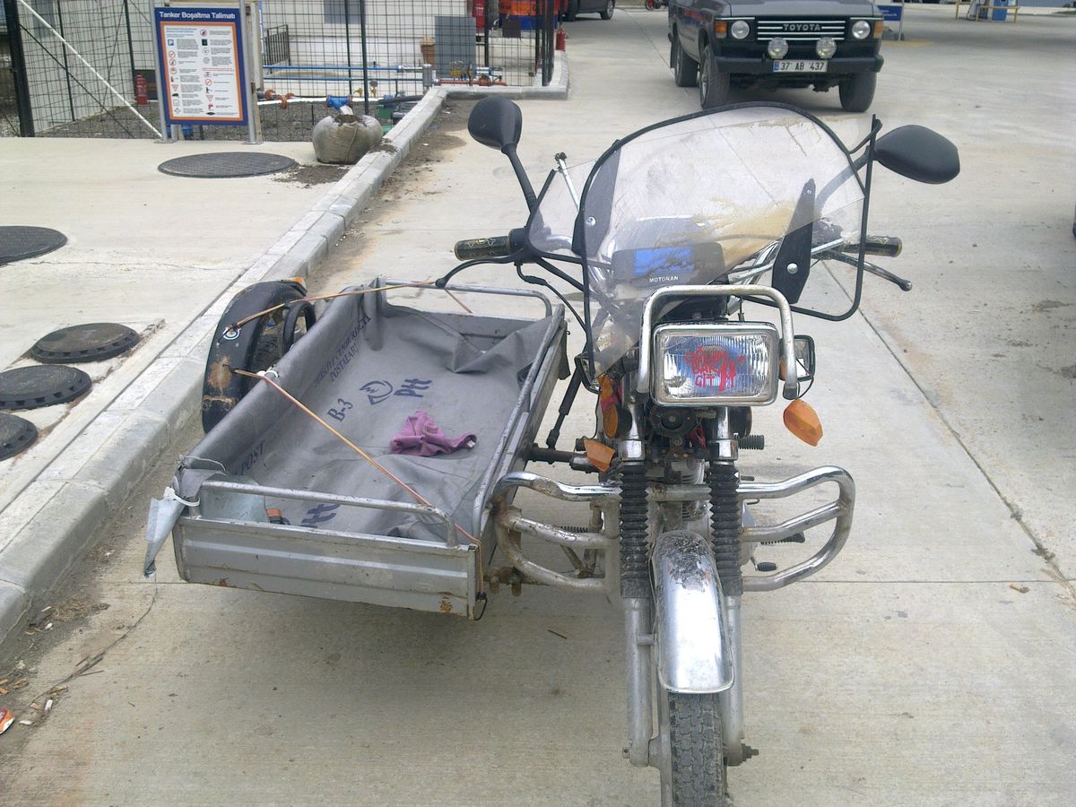 Sepetli Motosiklet Devrildi: 1 Yaralı