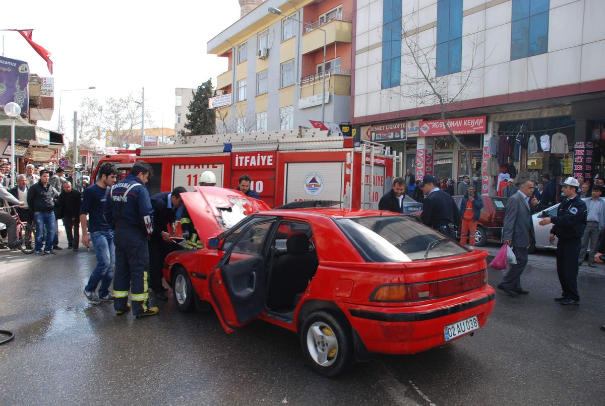 Seyir Halindeki Otomobil Alev Aldı