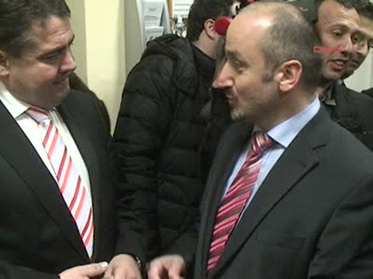 Spd Genel Başkanı Sigmar Gabriel Berlin Türk Cemaati\'ni Ziyaret Etti