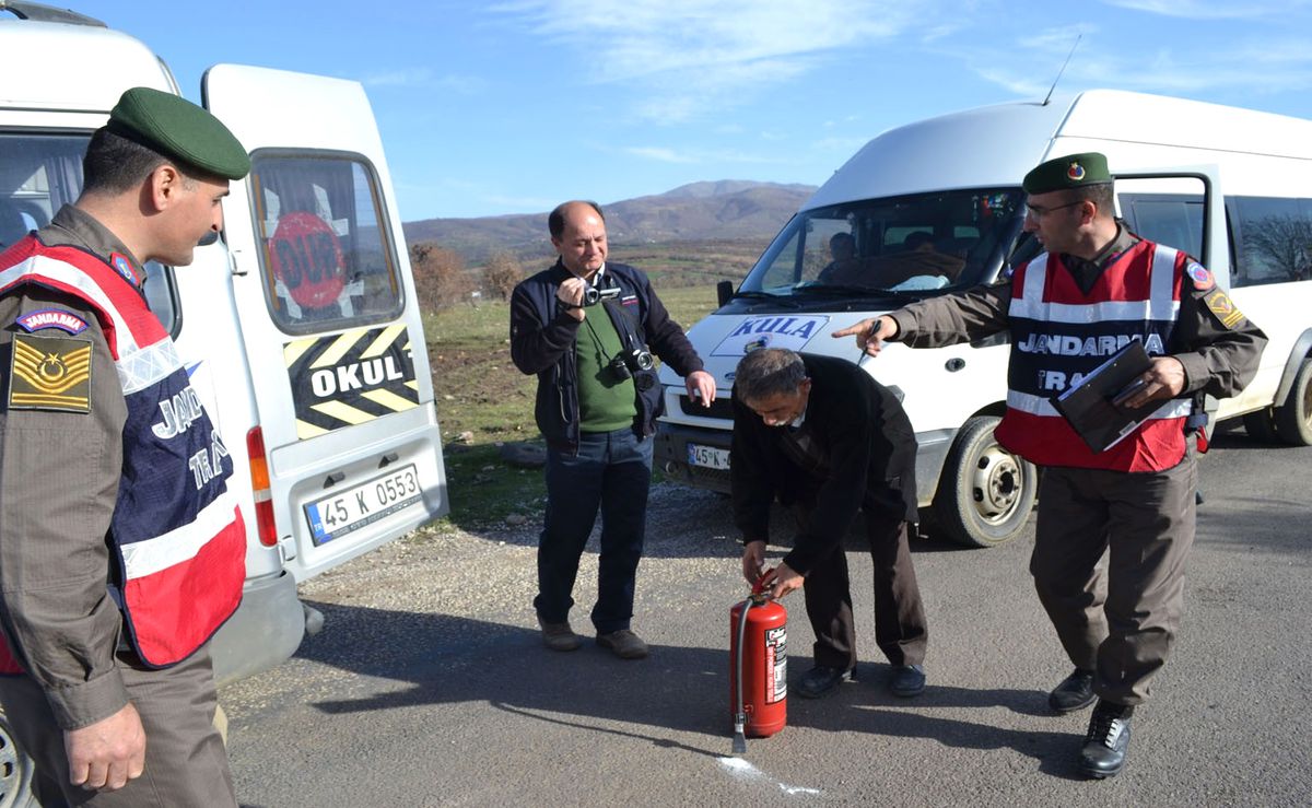 Trafik Timleri Okul Servislerini Denetledi