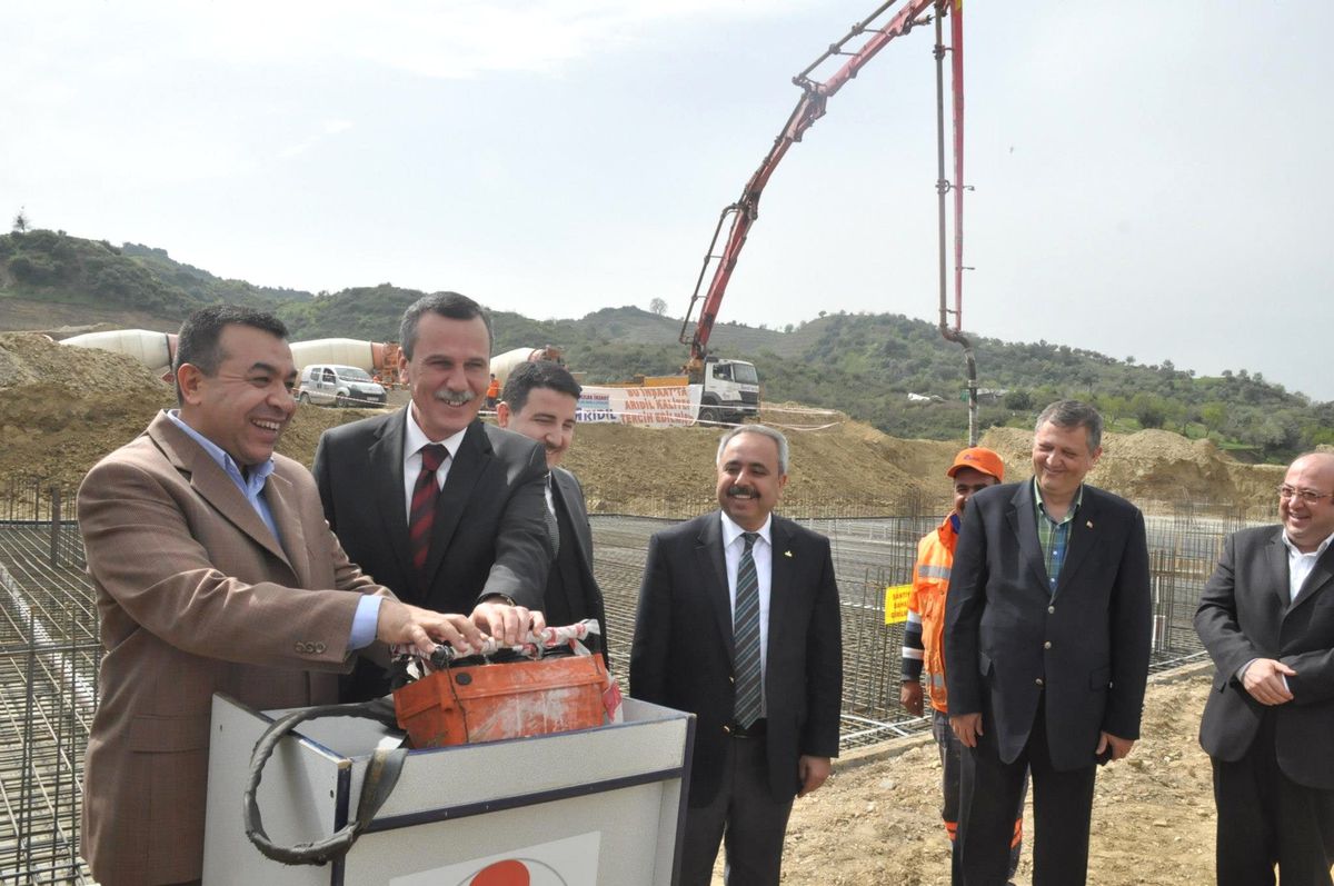 Turgutlu\'da Yeni Eğitim Kurumunun Temeli Atıldı