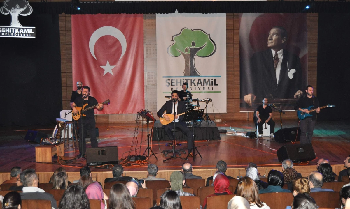 Uğur Işılak Gaziantep\'te Konser Verdi