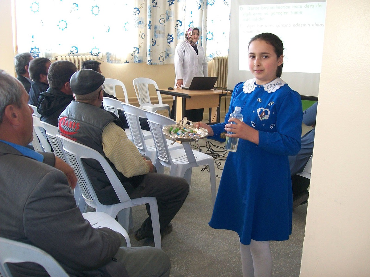Velilere "Anne-Baba Tutumları" Konulu Seminer