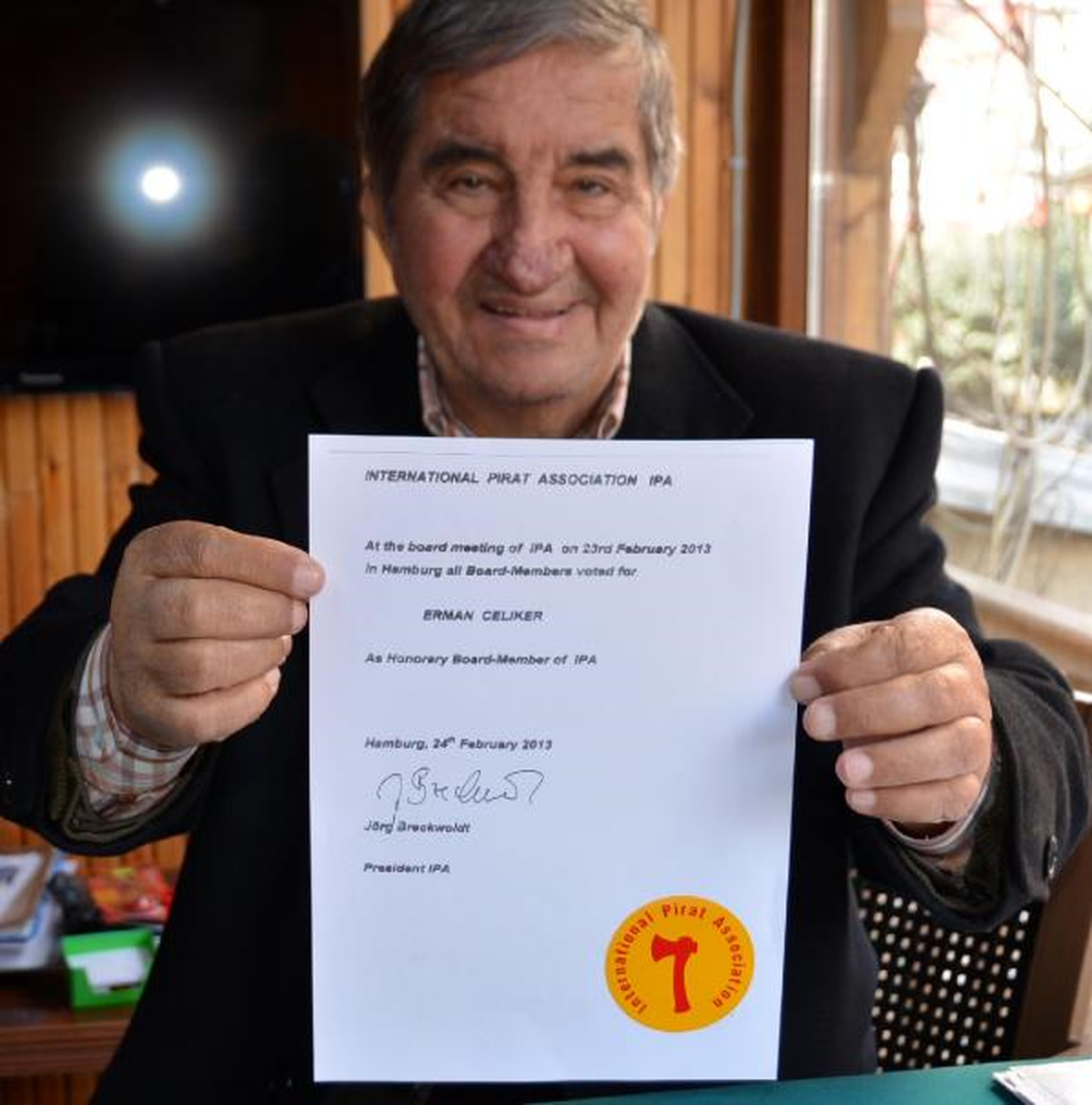 Yelken Federasyonu Asbaşkanına Uluslararası Pirat Birliği Onursal Başkanlığı
