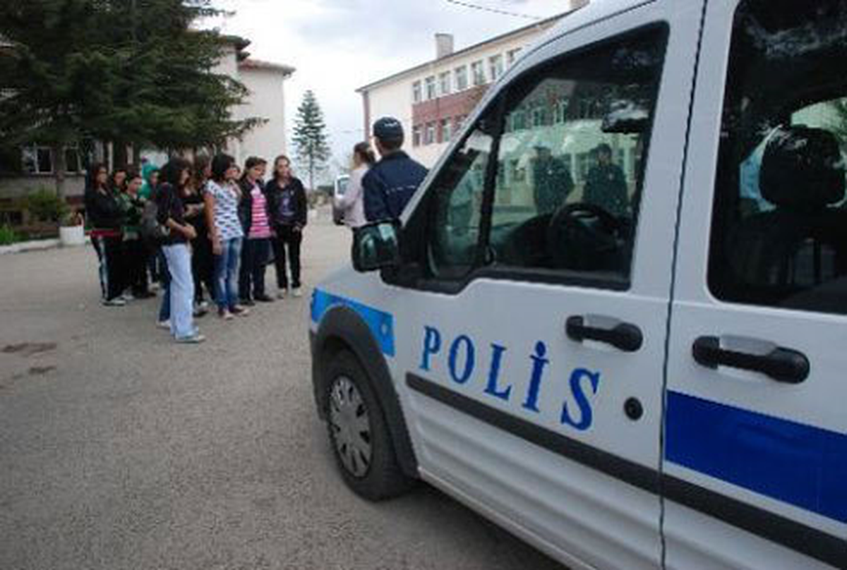 Ygs\'ye Geç Kalanları Okullara Polis Ulaştıracak