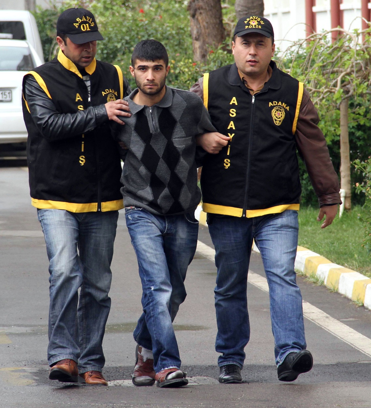 Zanlıyı Yırtık Pantolonundaki Yara İzi Ele Verdi