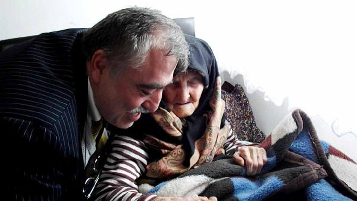 109 Yaşındak Hanife Nine\'nin Tek İsteği Torunlarının Sık Ziyarete Gelmesi