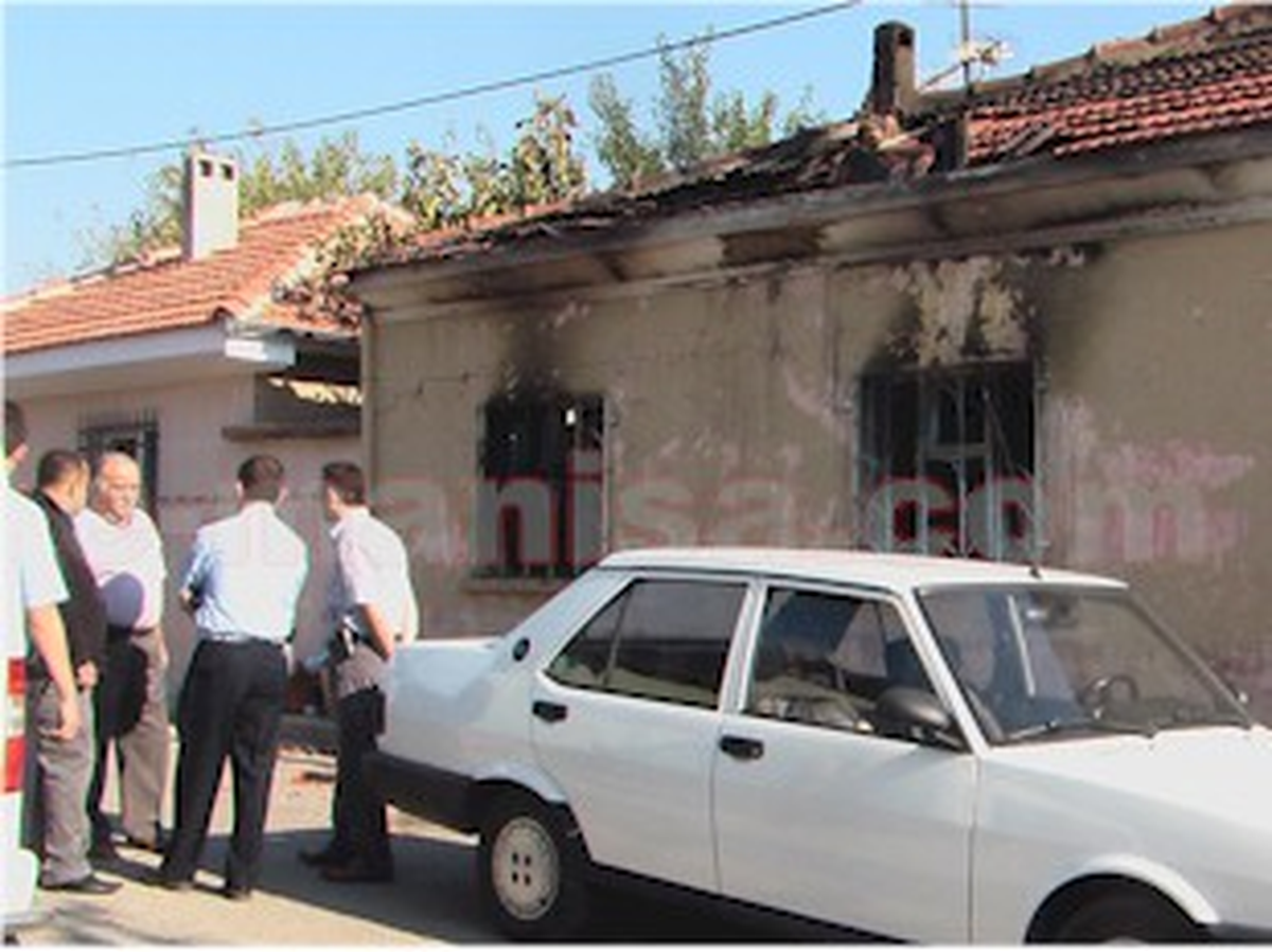 Alaşehir\'de Ev Yangını