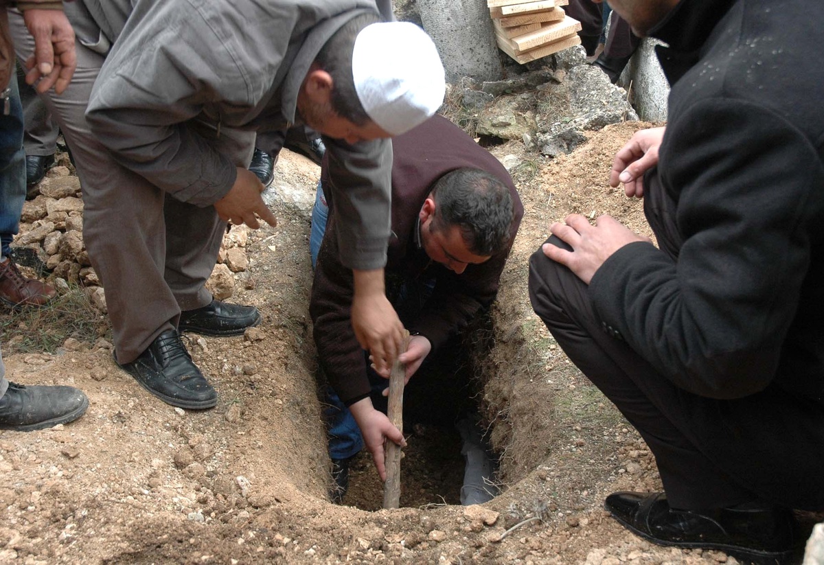 Annesinin Terk Ettiği Lösemi Hastası Şeyma Toprağa Verildi