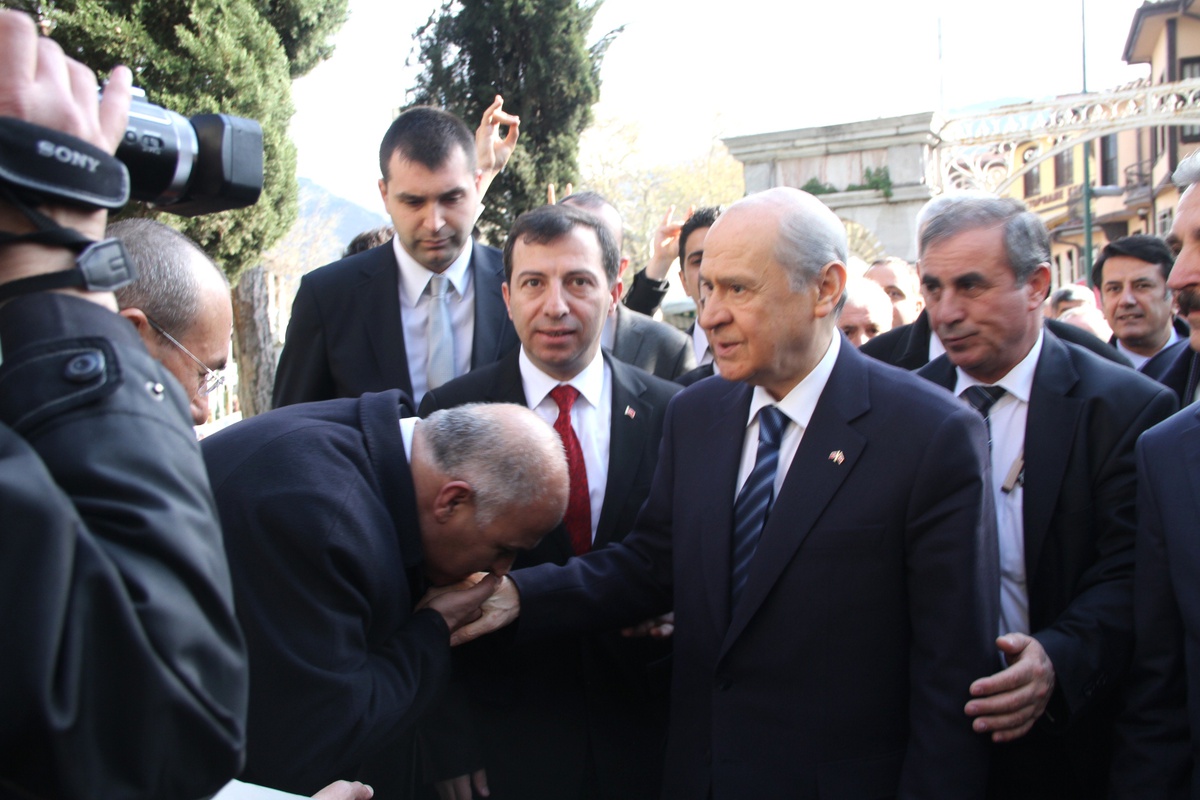 Bahçeli, Osmangazi ve Orhangazi Türbelerini Ziyaret Etti
