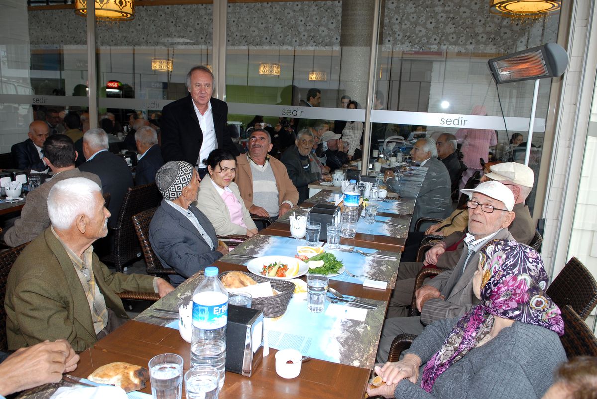 Başkan Evcilmen, Yaşlılarla Yemekte Buluştu