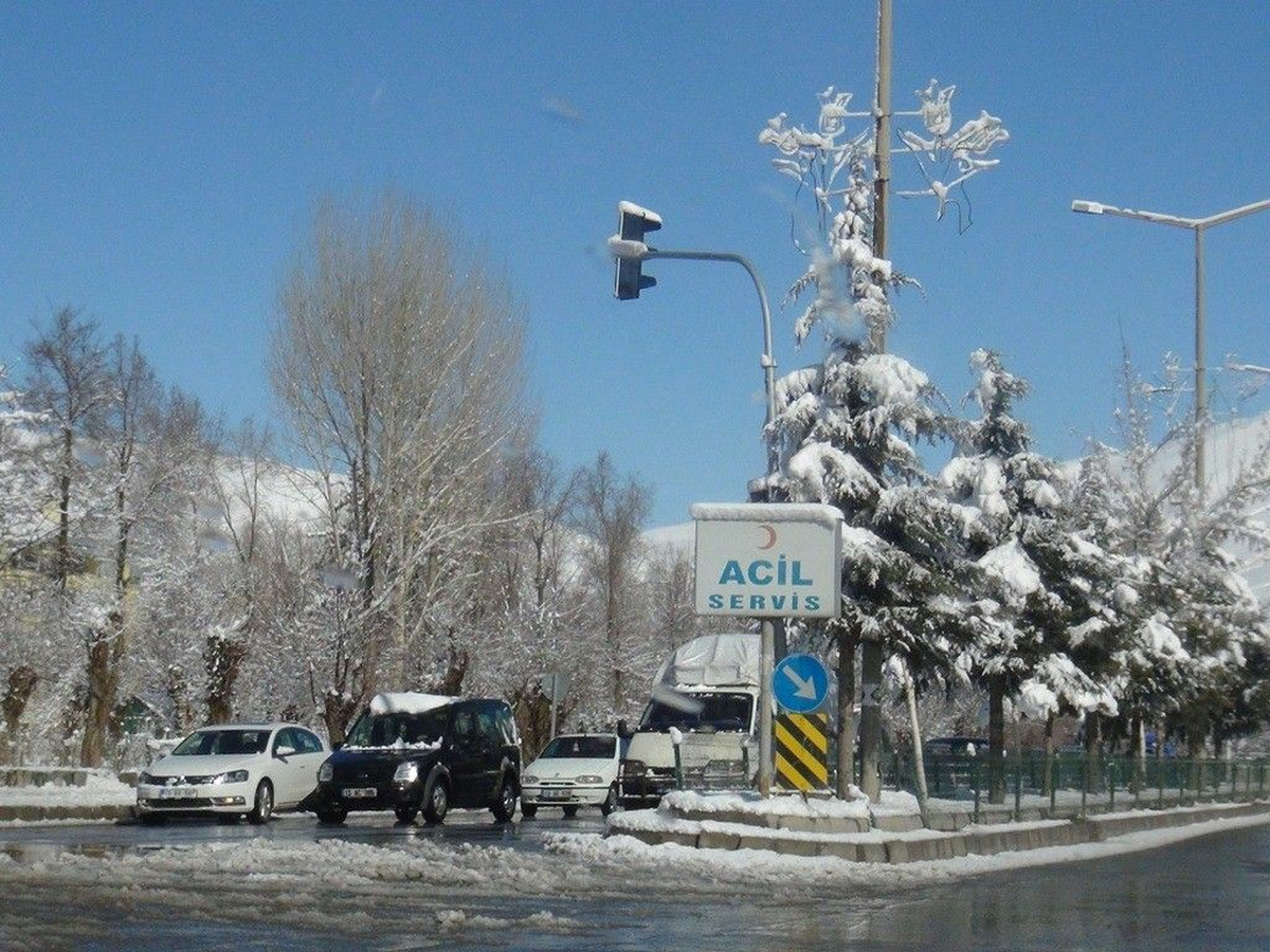 Bitlis\'te Fırtına, Çatıları Uçurdu