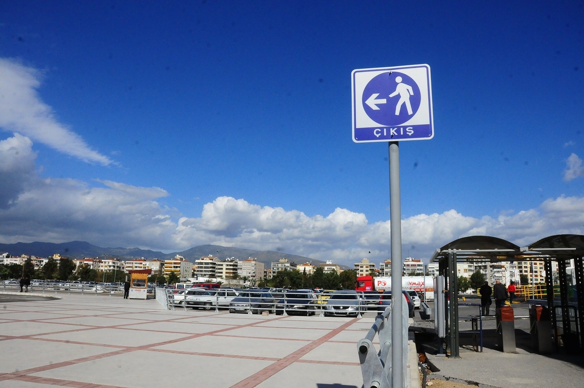 Bostanlı\'daki İskele Bariyerleri "Yaya Güvenliği" İçin Yapıldı