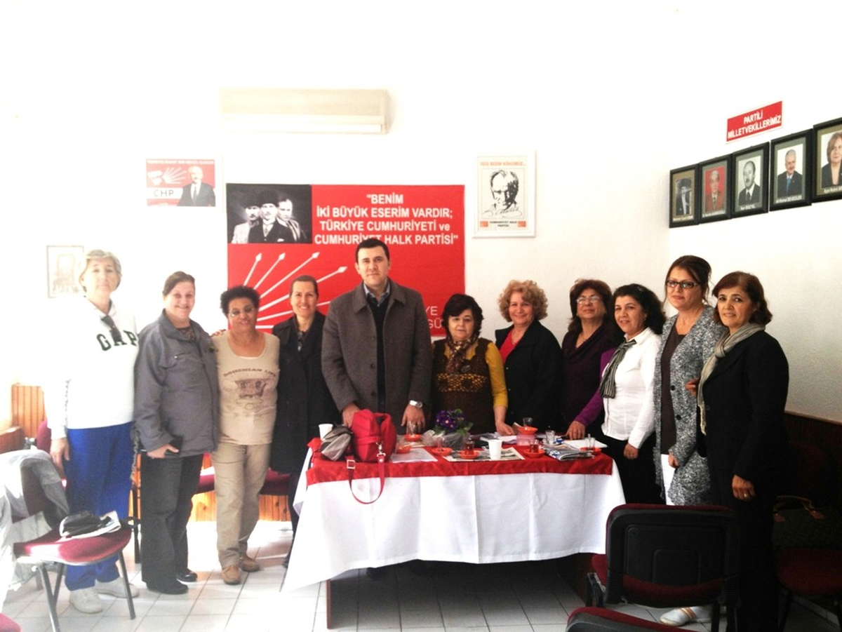 Burhaniye CHP'de Kadın Kolları Başkanı Değişti
