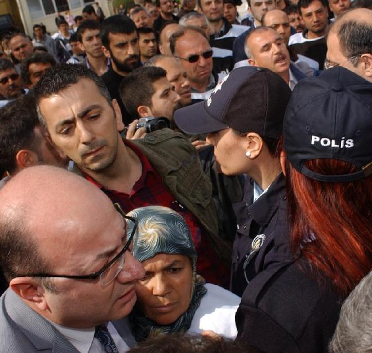 Deba Mağdurlarına Polis Engeli