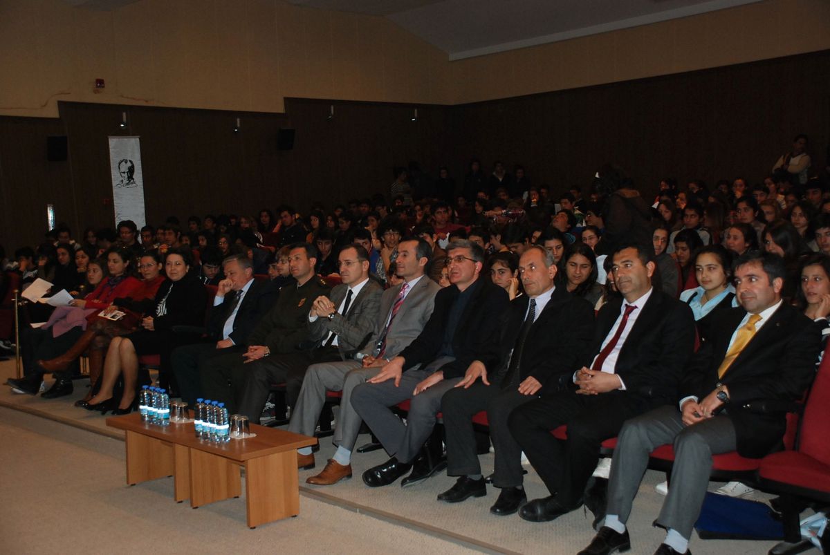 Didim\'de Beyni Etkin Kullanma ve Hızlı Okuma Konferansı