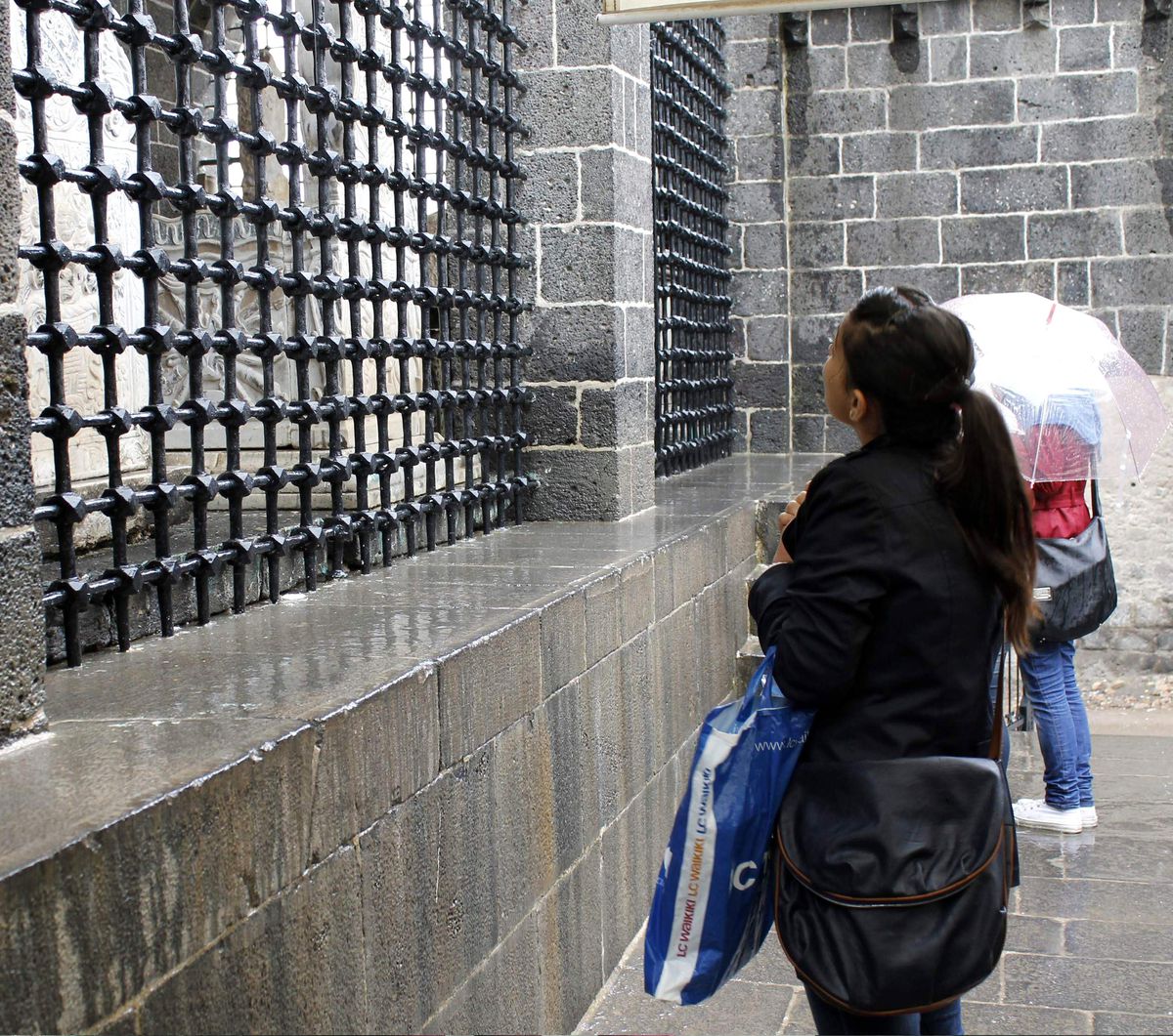 Diyarbakır\'da Öğrenciler Ygs Öncesi Türbelere Akın Etti