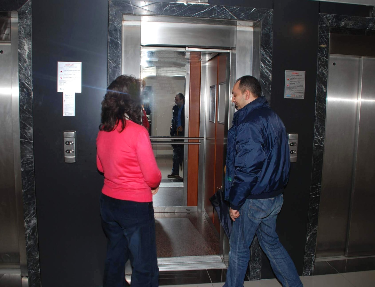 "İzmit\'teki Asansörler Büyük Tehlike Oluşturuyor"