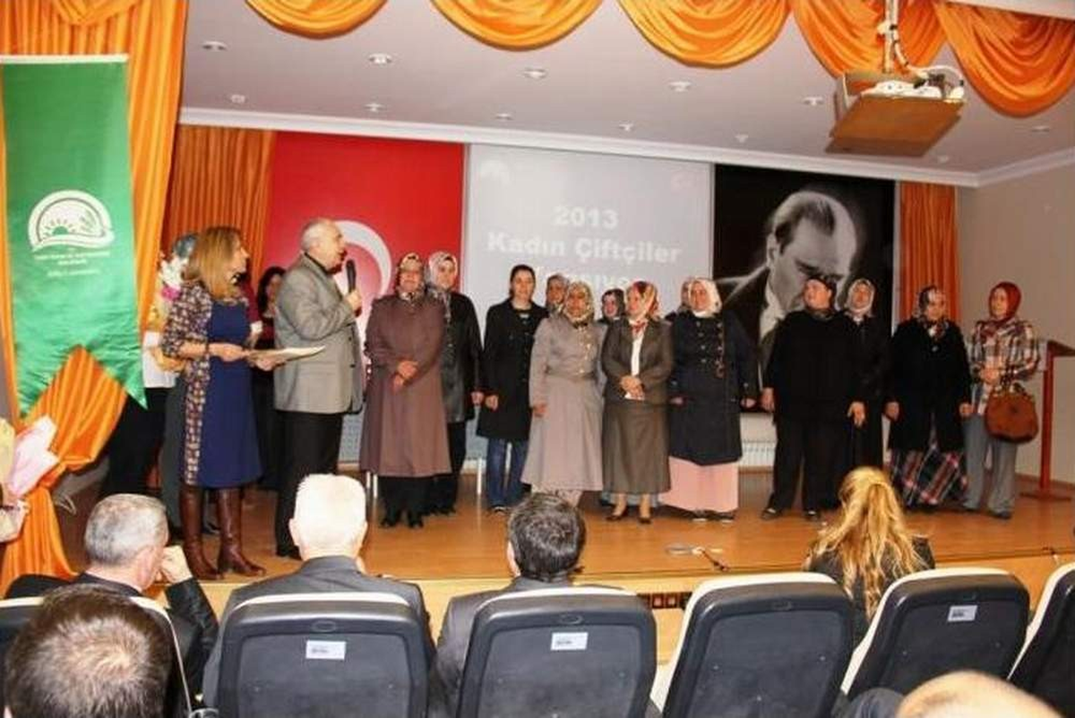 Kadın Çiftçiler Tarlada Değil Yarışmada Ter Döktü