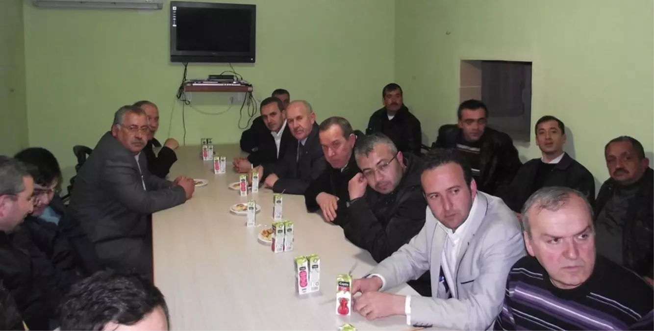 Kozcağız Belediyespor Başkanı Üstünbaş, Güven Tazeledi