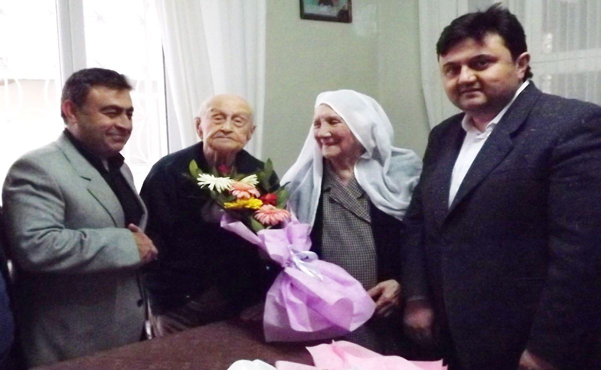 Kula AK Parti\'den Yaşlılara Ziyaret