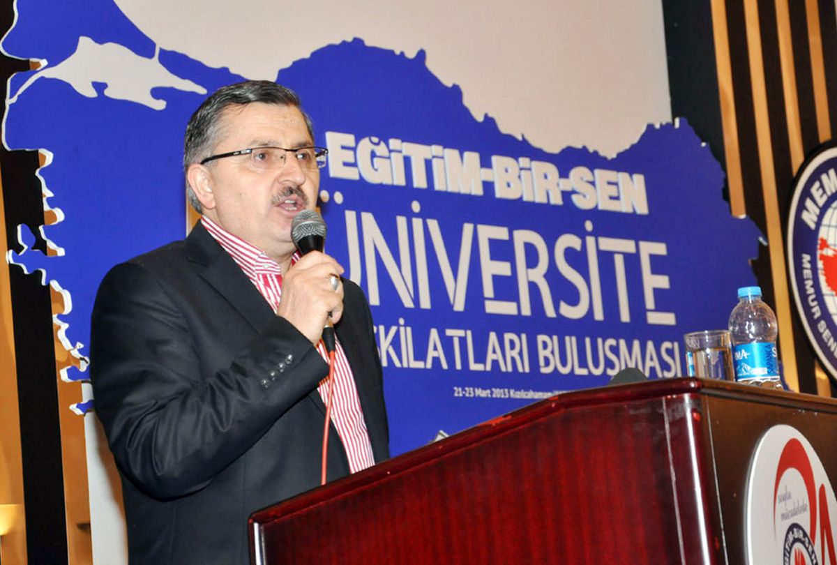 Memur-Sen Genel Başkanı Gündoğdu: "Ucube Kılık Kıyafet Yönetmeliği Tarihin Çöp Sepetine Atılmalı"
