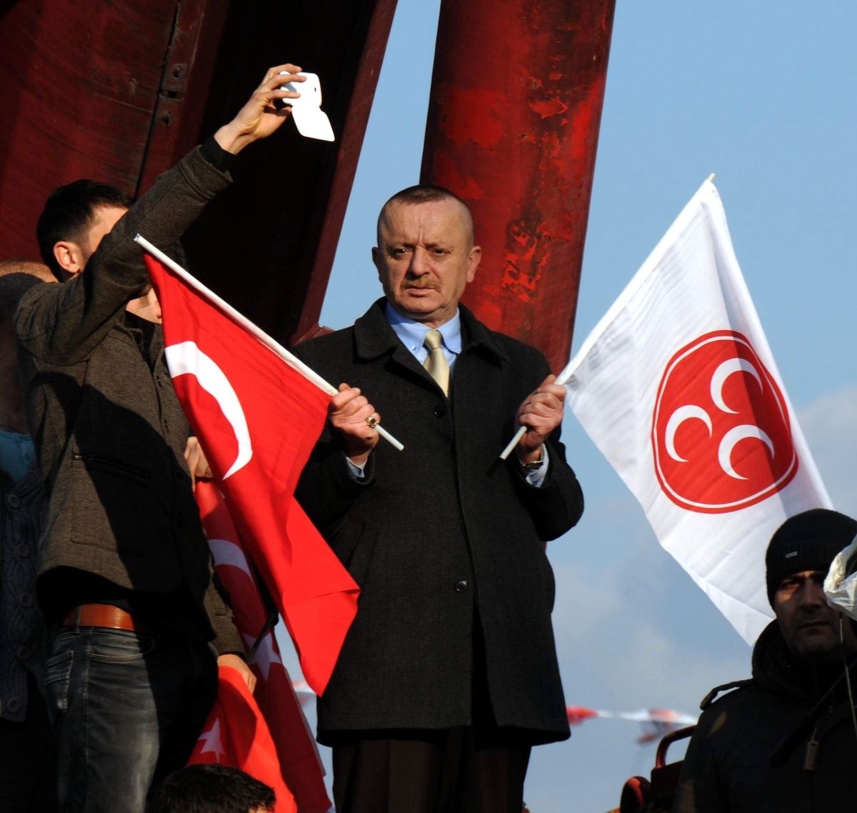 MHP\'nin Mitinginde Başbakan\'a Benzerliğiyle Dikkat Çekti