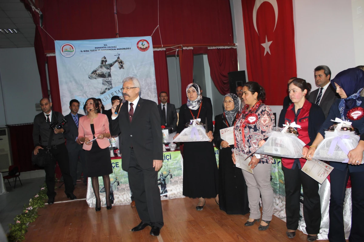 Osmaniye\'de Kadın Çiftçiler Yarıştı