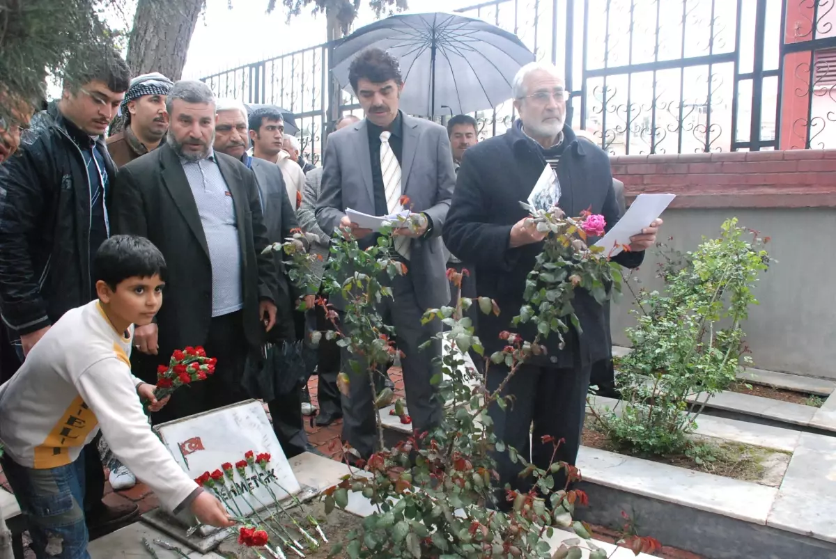 Said Nursi'nin Kabrinin Şanlıurfa'daki Şehitler Mezarlığı'nda Olduğu İddia Edildi
