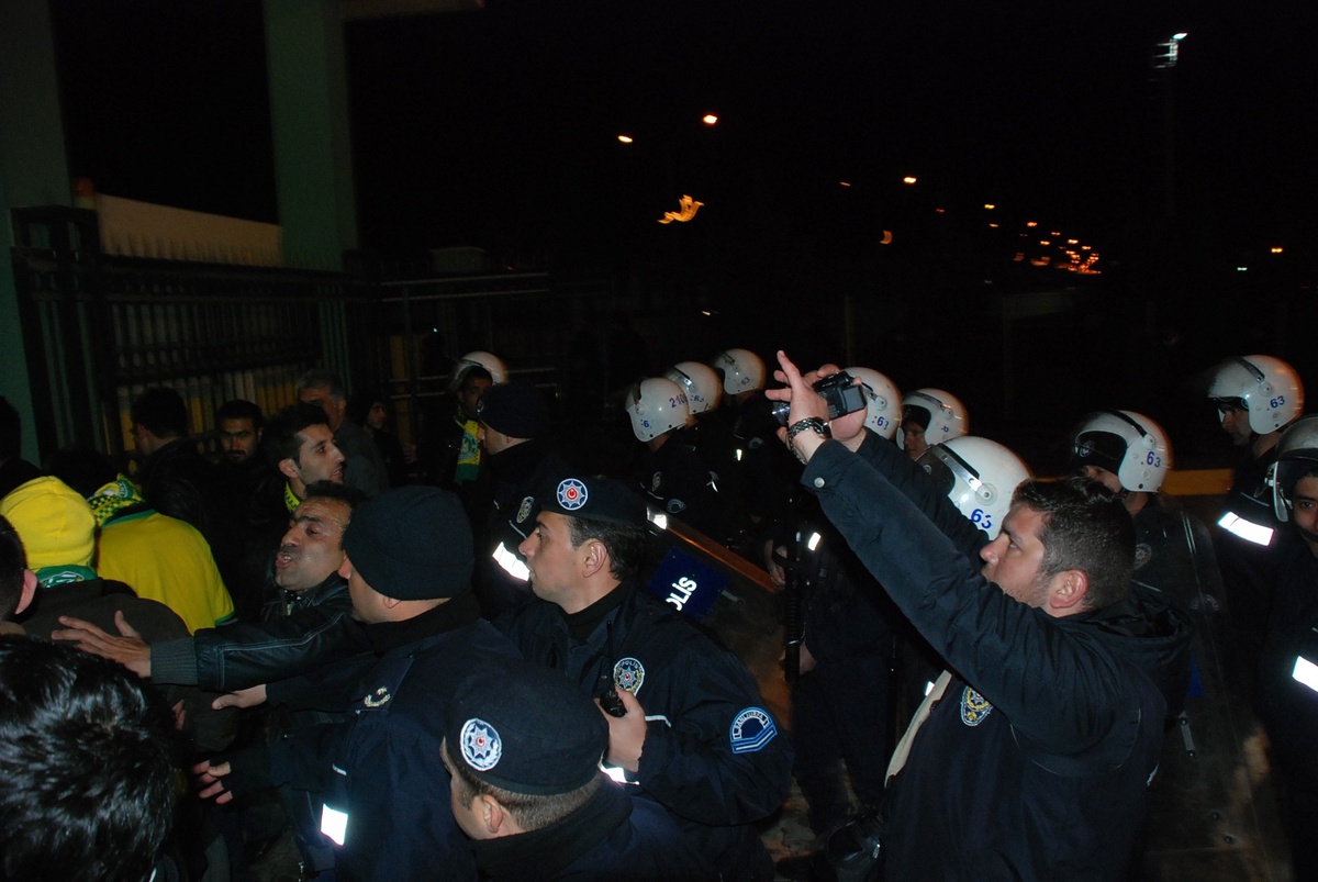 Şanlıurfaspor- Tki Tavşanlı Linyitspor Maçının Ardından Olaylar Çıktı