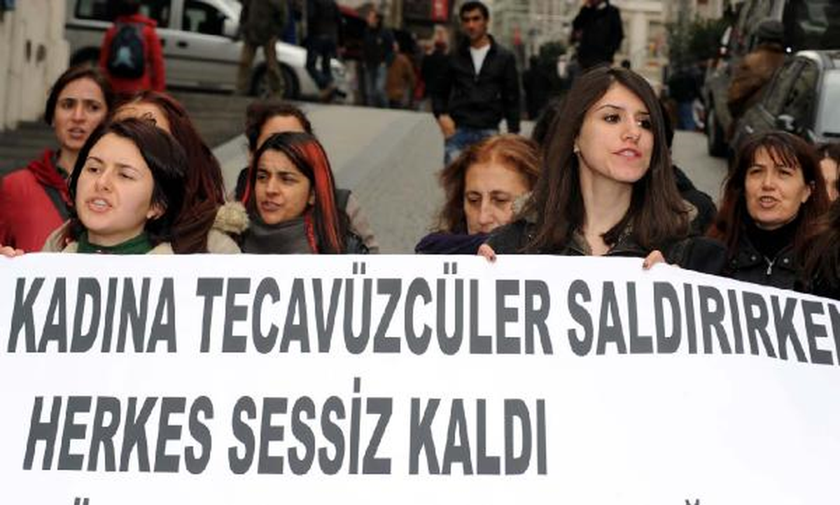 Tarlabaşı\'nda Kadına Saldırı Protestosu