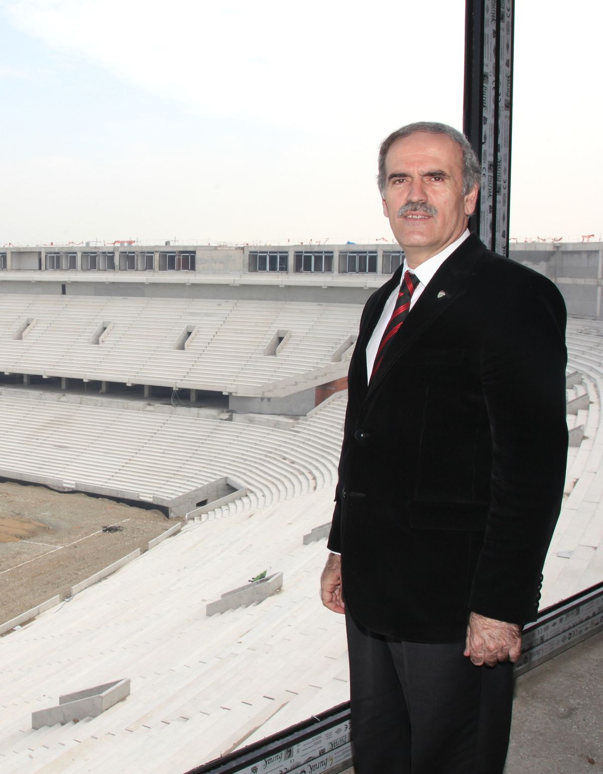 Timsah Arenada Sıra Çatıya Geldi