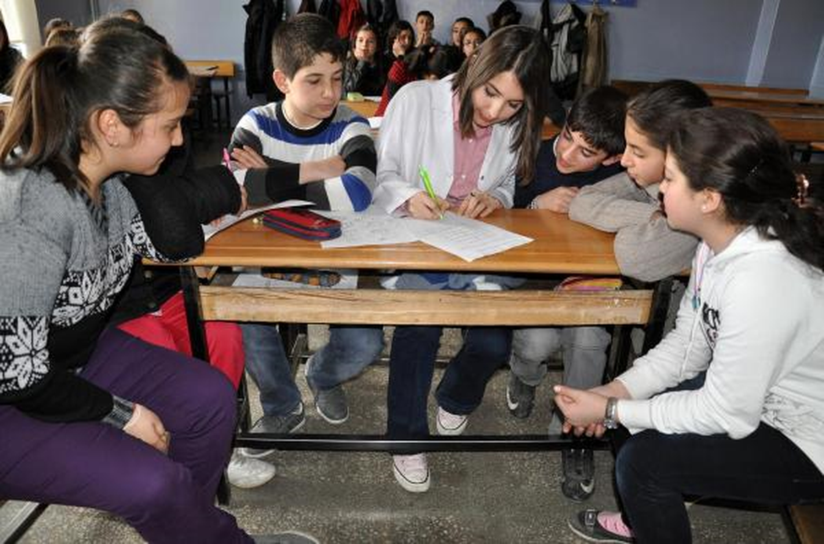 Üniversite Öğrencilerinden Gönüllü Öğretmenlik