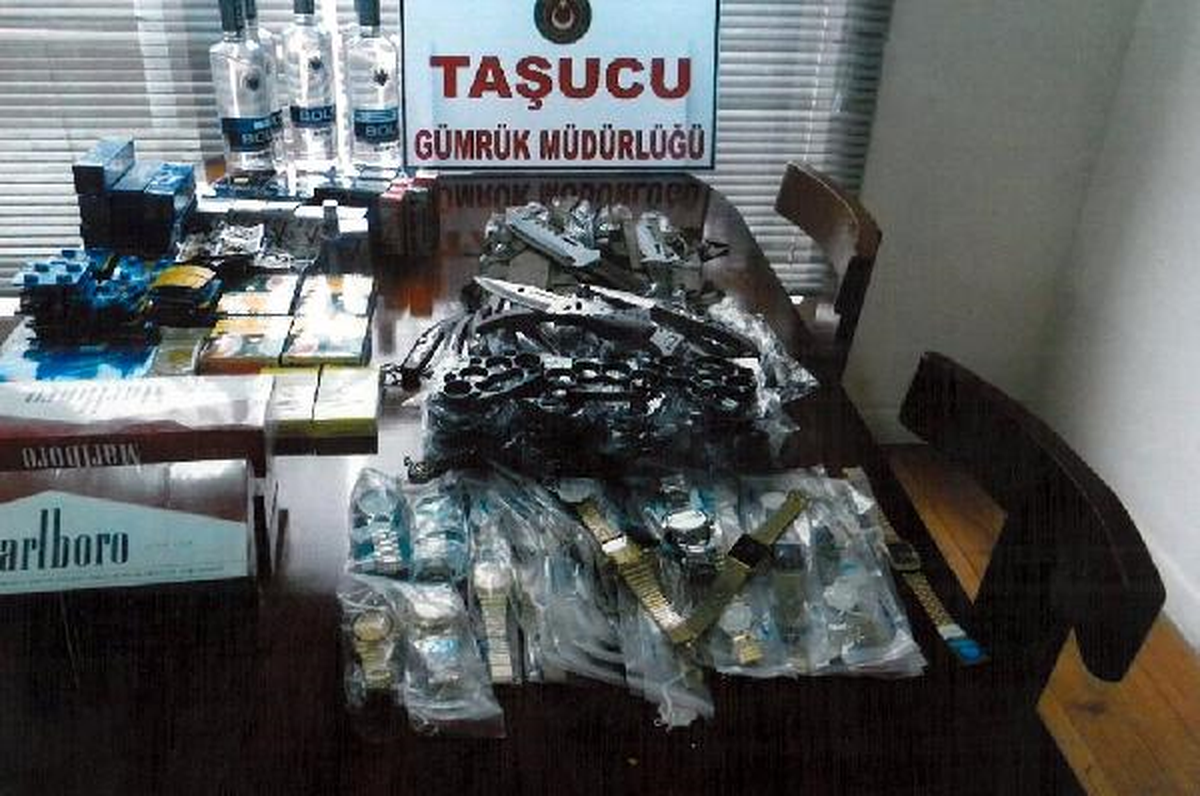 Valizden Kasatura ve Muşta Çıktı