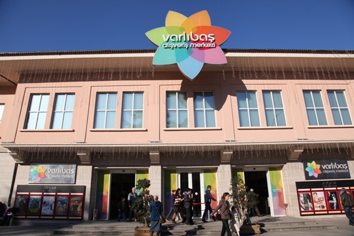 Varlıbaş Alışveriş Merkezi Sanatla İç İçe