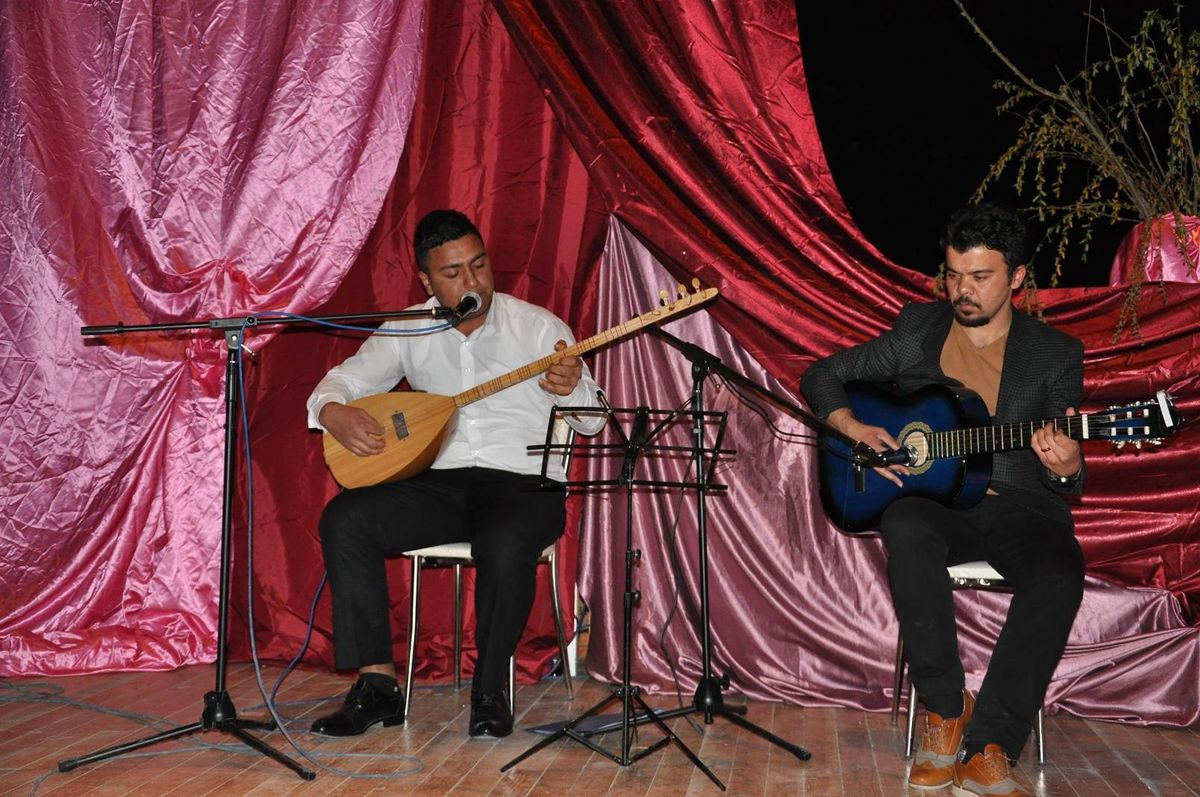 Yerköy\'de Lise Öğrencilerinden Şiir Dinletisi