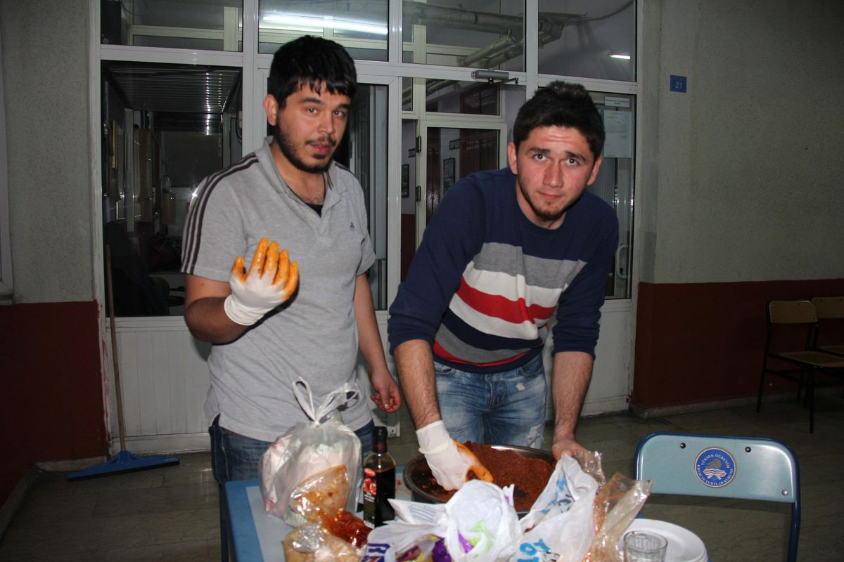 Yurtta Kalan Öğrenciler Nevruz'u Kutladı