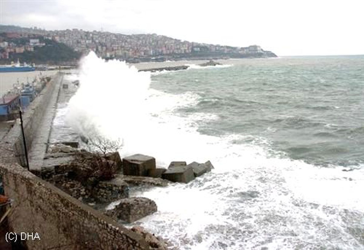 Zonguldak\'ta Dev Dalgalar