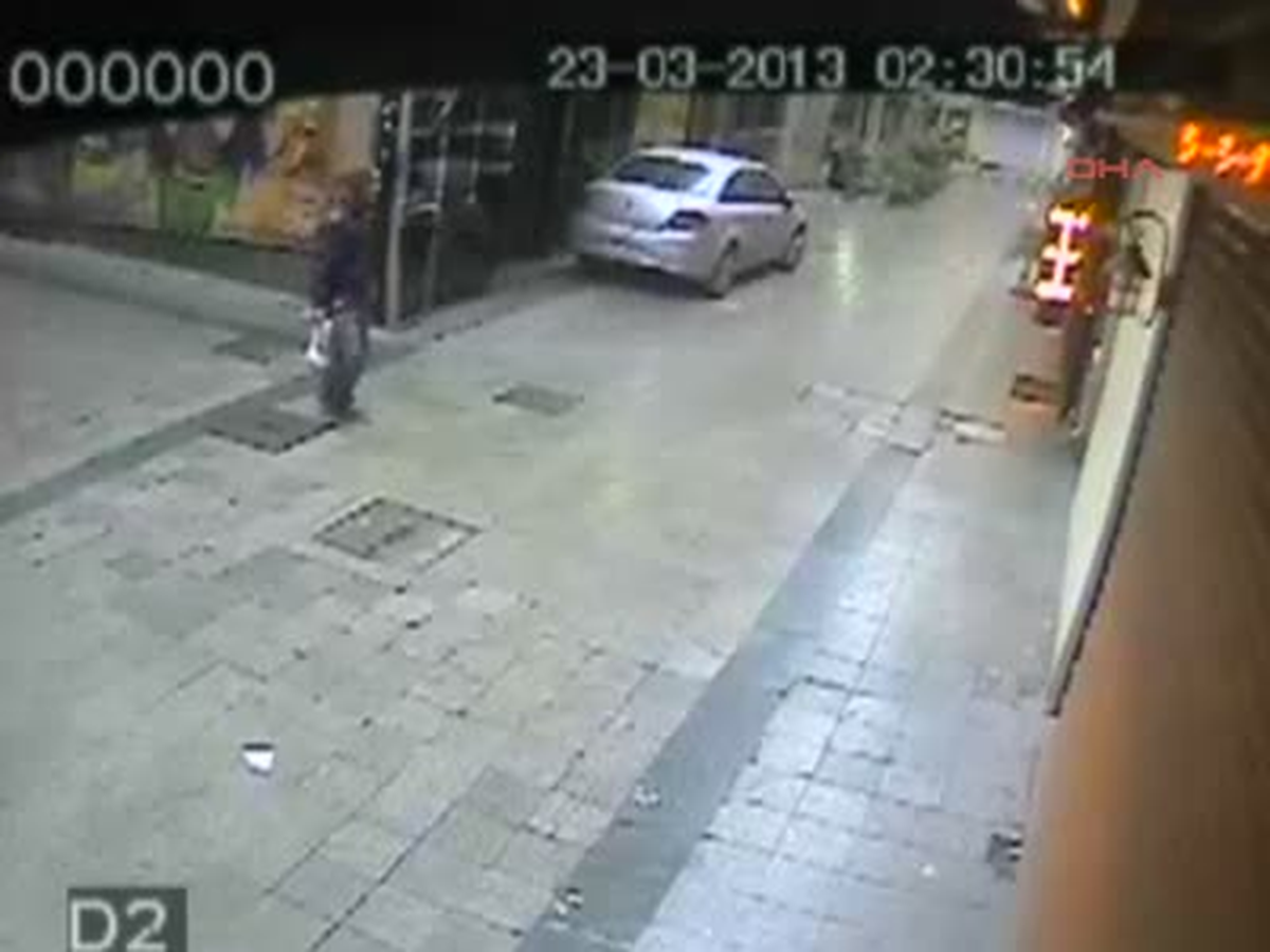 Aracında Sızınca Böyle Soyuldu