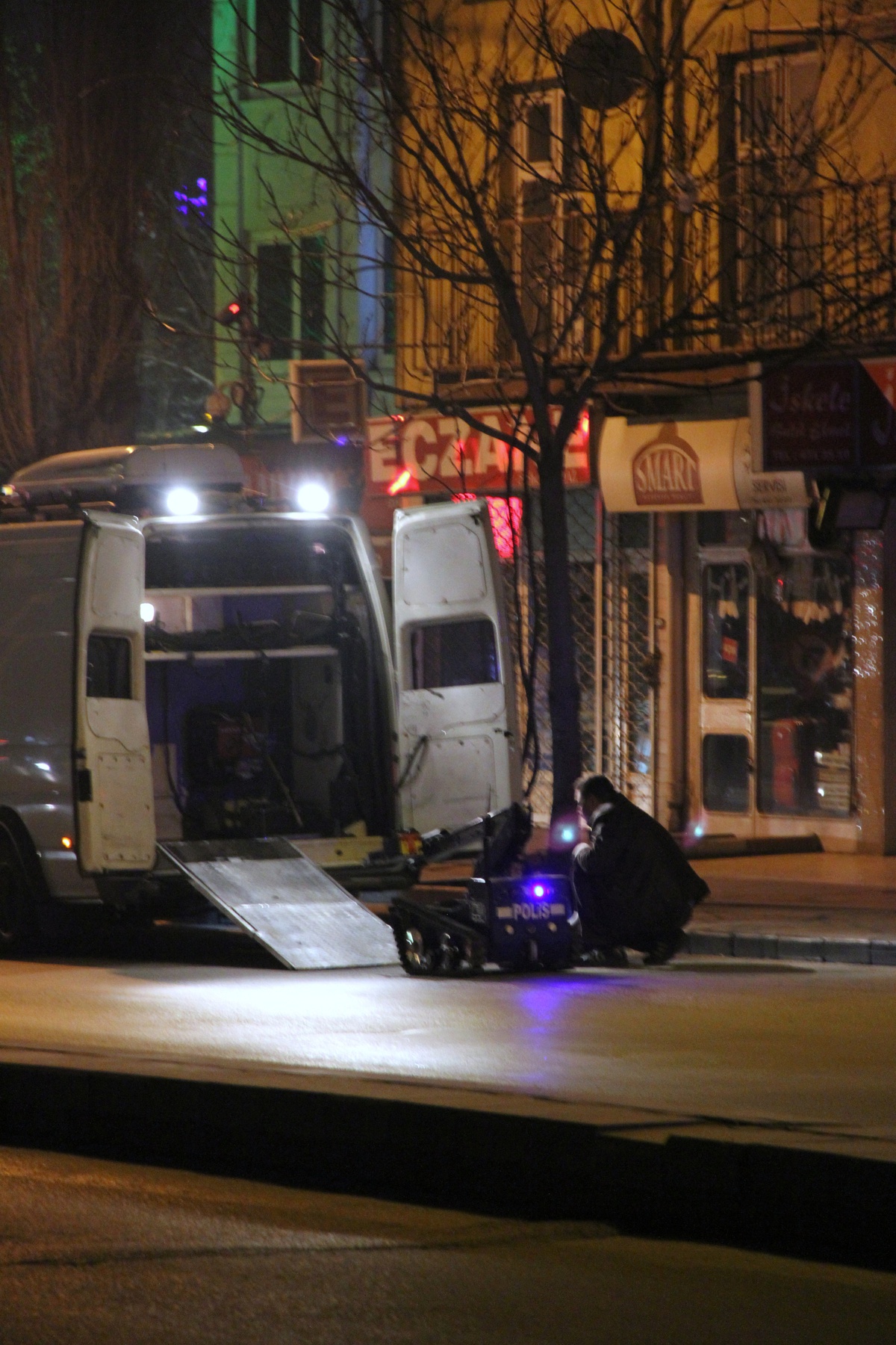 Askeri Lojmanların Yakınındaki Şüpheli Koli Polisi Alarma Geçirdi