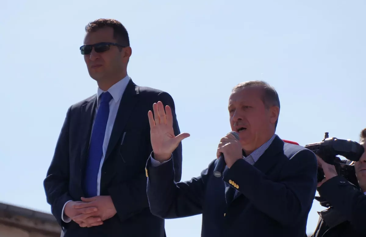 Başbakan Erdoğan, Çifteler\'de."Uzun İnce Bir Yoldayız, Gidiyoruz Gündüz Gece\' Dedik ve Aşık...