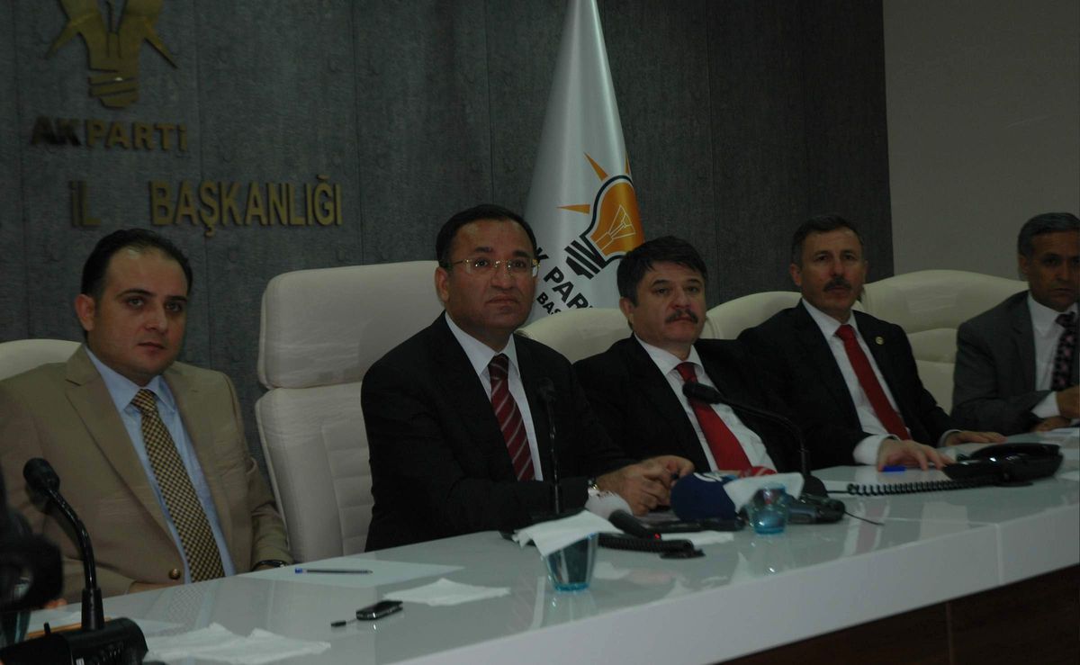 Başbakan Yardımcısı Bekir Bozdağ\'dan AK Parti Teşkilatlarına Ziyaret