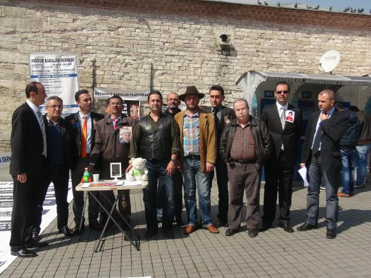 Bu da Boşanan Babaların İsyanı : "Devlet Çocuklarımızı Bir Eşya Olarak Görüyor"