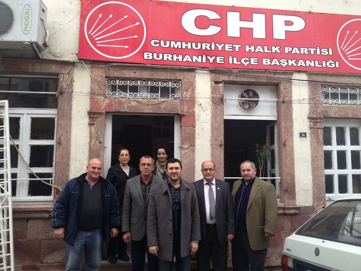 Burhaniye CHP\'ye Dernek Ziyareti