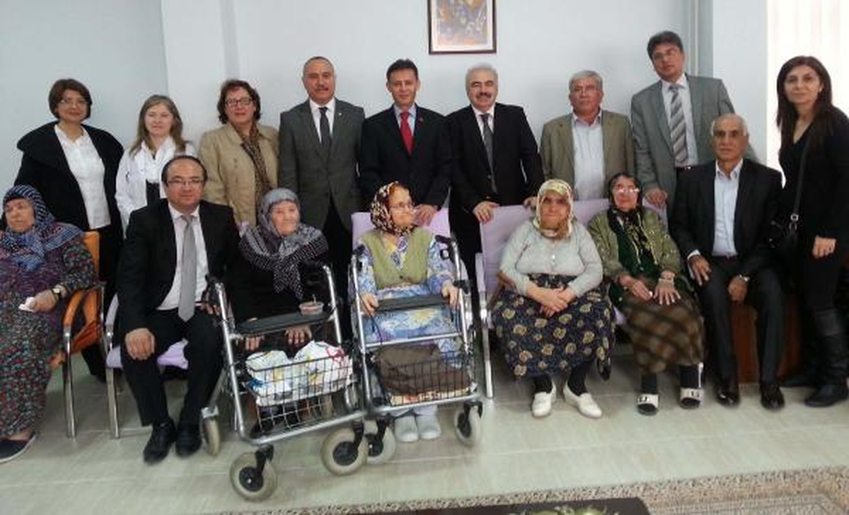 CHP\'lilerden Yaşlılara Moral Ziyareti