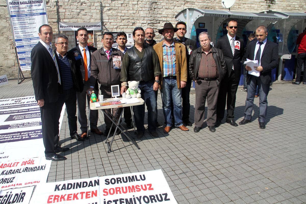 Çocuklarını Göremeyen \'Mağdur Babalar\' Eylem Yaptı
