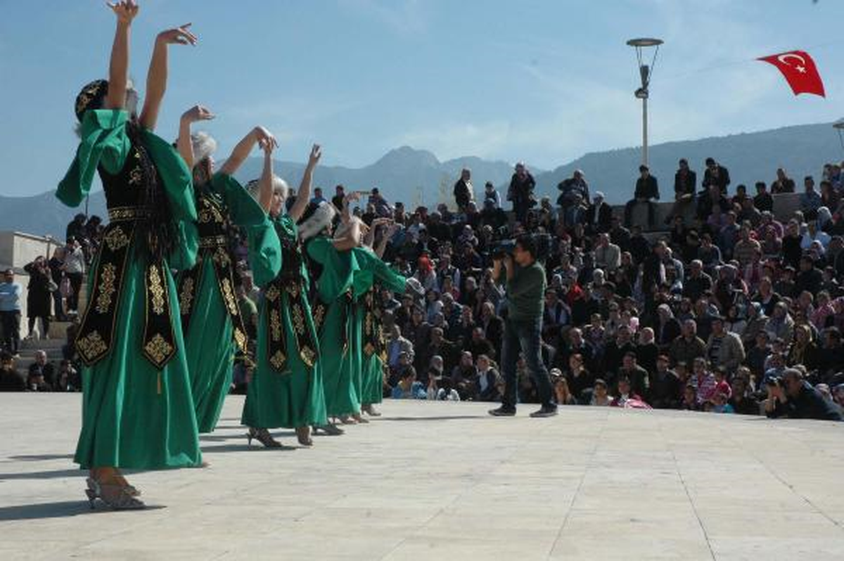 Denizli\'de Nevruz Şenlikleri